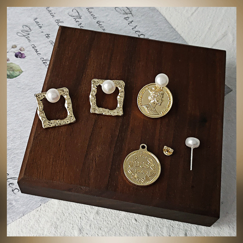 High-end retro French portrait pearl earrings temperament simple metal coin earrings personalized wild silver earrings