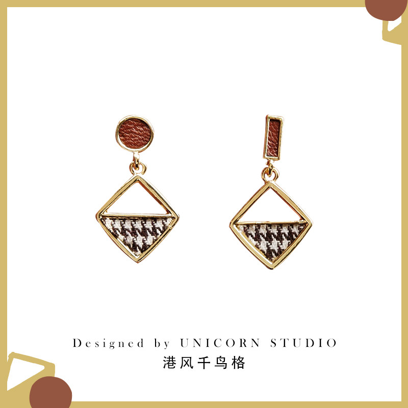 Retro Hong Kong Style Houndstooth Earrings Simple Hollow Geometric Rhombus Lattice Stud Earrings Versatile Asymmetric Temperament Earrings
