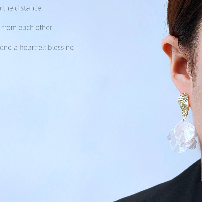 Design sense phantom color acrylic flower earrings Internet celebrity fashion earrings niche super fairy temperament leaf color shell earrings