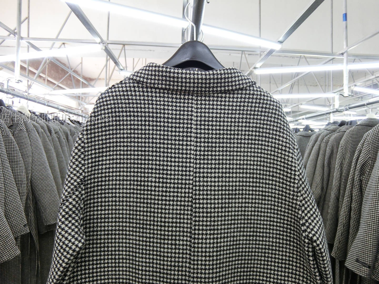 Phiên bản Hàn Quốc của áo len lông cừu houndstooth cổ điển lông cừu cashmere khâu tay lưới mắt chia đôi áo khoác nữ lớn áo khoác cardigan nam