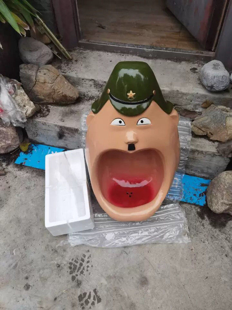 Personality Alternative Wall-style Toilet Japanese soldier Petying Piper Pool Pet Pool
