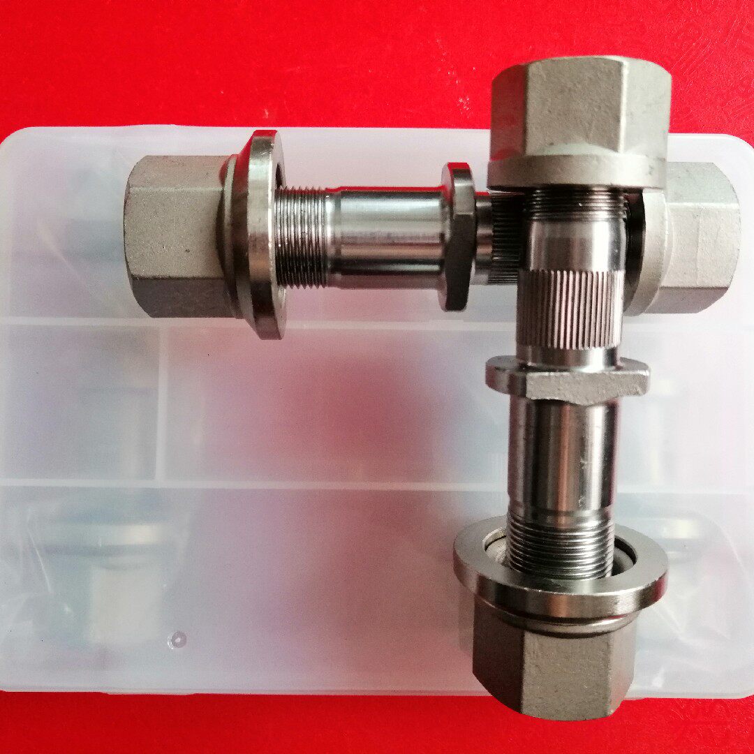 Semi-hanging Fuhua bridge Liute Liberation 457 bridge large truck rear wheel steel plate screw step tempered high-strength bolt