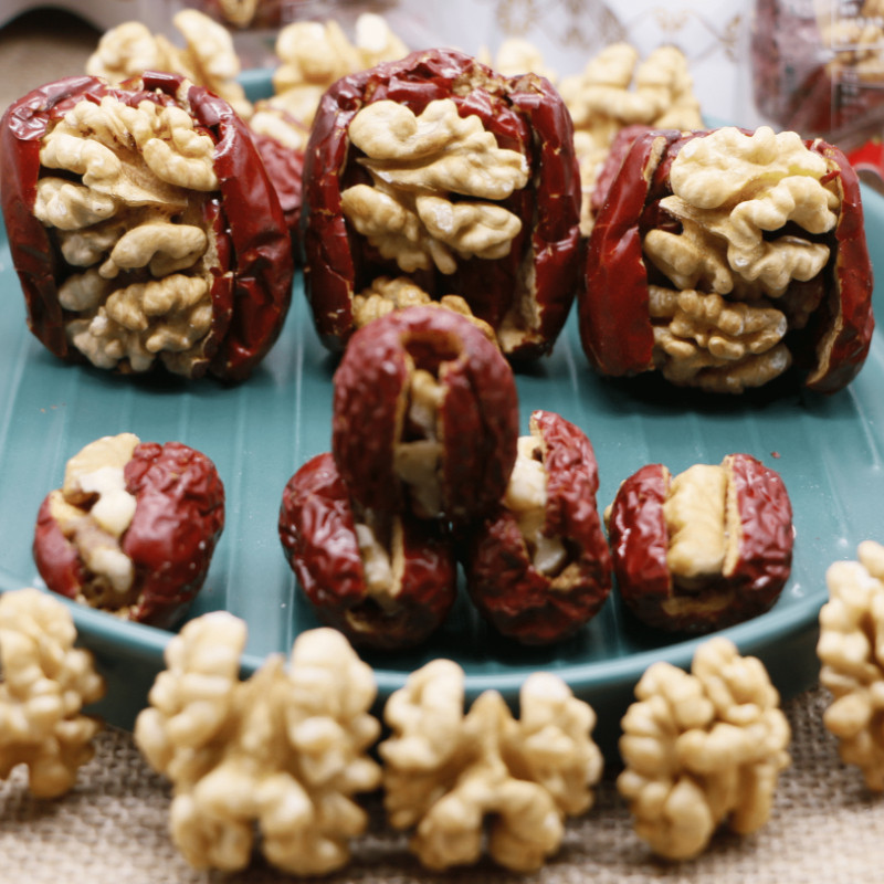 Red jujube with walnut super large seedless jujube hug Baoguo Xinjiang specialty leisure snack Hetian jujube walnut kernel