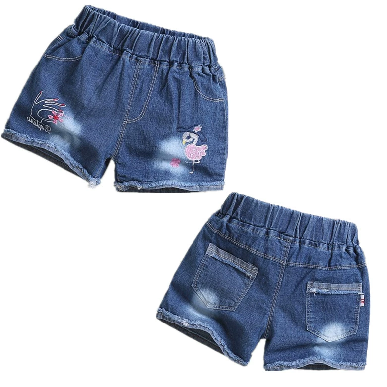 Các mẫu mùa hè giảm giá cho bé gái Quần short denim thêu thêu trẻ em mặc quần short 9,9 nhân dân tệ Quần short mới - Quần jean