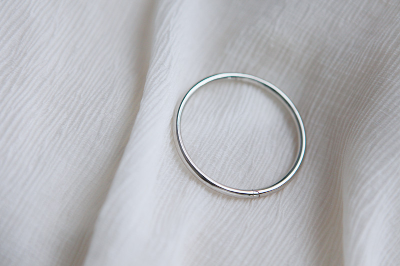 Nhật Bản và Hàn Quốc S925 sterling bạc tối giản thời trang vòng đeo tay 4mm khóa streamer vòng tròn mịn vòng đeo tay vòng tay sinh viên - Vòng đeo tay Cuff vòng tay nữ