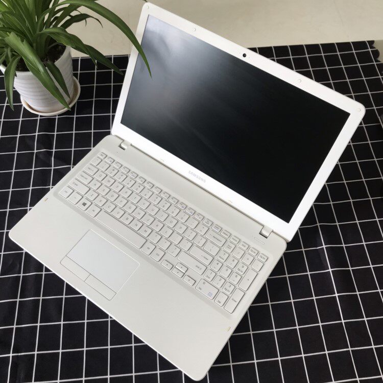Подержанные ноутбуки 二手samsung/三星300e5k 二手15.6寸游戏手提笔记本电脑i7五代8g