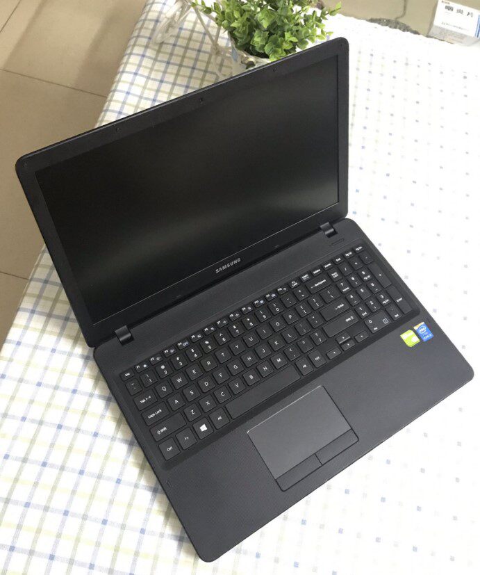 Подержанные ноутбуки 二手samsung/三星300e5k 二手15.6寸游戏手提笔记本电脑i7五代8g