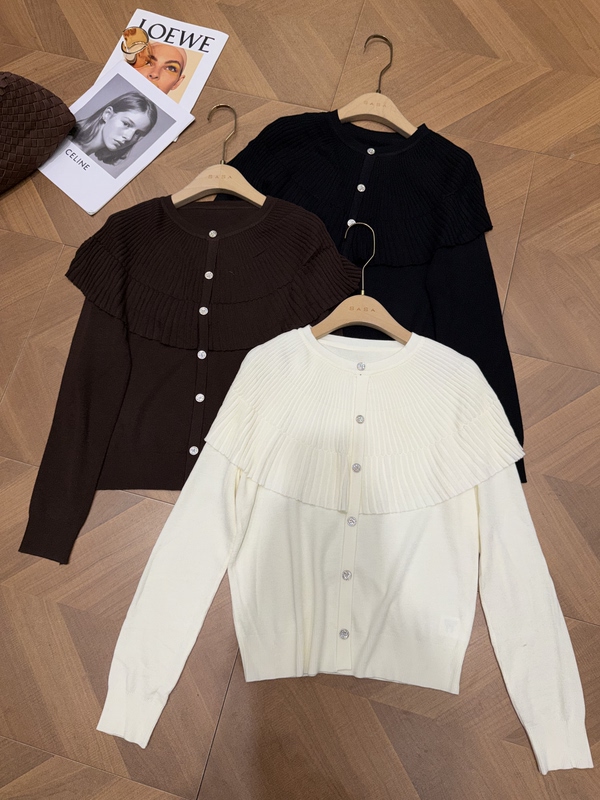 Miss Sha's European Collection 2026 Autumn New Round Neck Buttoned Cape Style Long Sleeve Sweater for Women, Slimming and Flattering Cardigan Miss Sha's European Collection 2026 Autumn New Round Neck Buttoned Cape Style Long Sleeve Sweater for Women, Slimming and Flattering Cardigan