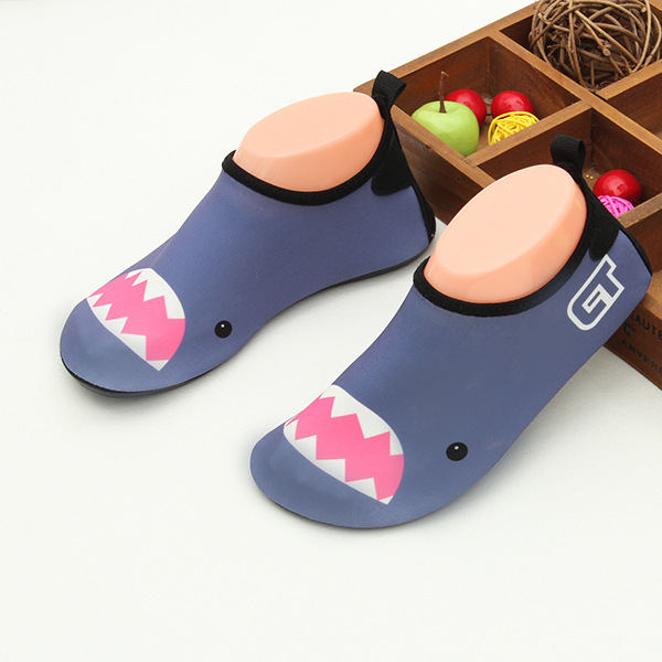 Children's swimming shoes non-slip quick-drying wear-resistant boys and girls barefoot soft-soled surfing diving shoes cartoon running beach shoes