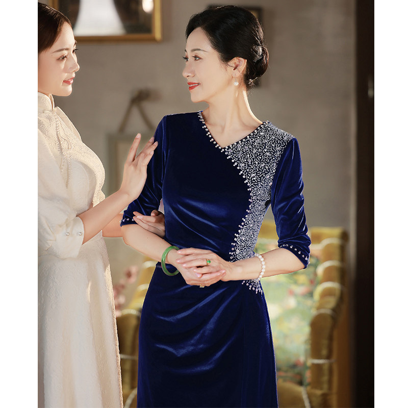 Blue velvet mother of the bride dress | elegant, youthful, flattering, and  slimming! perfect for autumn/