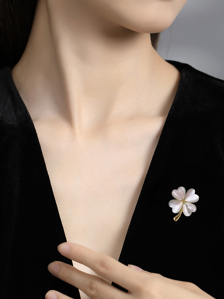 [Violet Authentic]Xinye Four-Leaf Clover Light Luxury Brooch High-End Women's Exquisite Small Brooch Birthday Gift