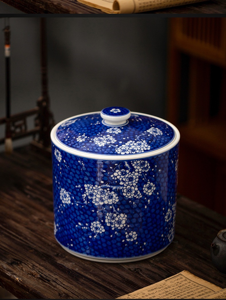Blue and white porcelain of jingdezhen ceramics seal 's black tea caddy fixings restoring ancient ways Er tieguanyin moistureproof insect - resistant storage tank