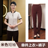 Бежевая футболка, кофейные штаны, короткий рукав