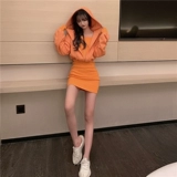 Летний однотонный сексуальный милый комплект с капюшоном для отдыха, толстовка, платье, коллекция 2021, облегающий крой, с акцентом на бедрах