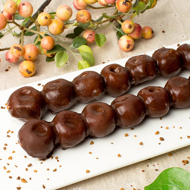 Fresh fruit candied gourd fresh hawthorn red fruit mountain red rock candied gourd fresh fruit hawthorn string chocolate sweet coating