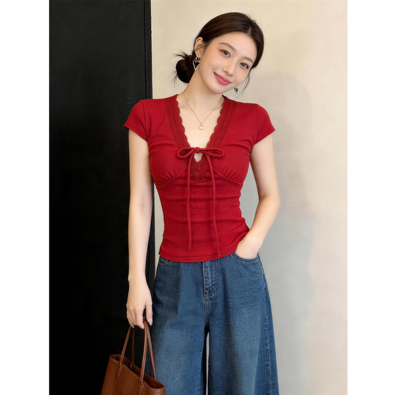 Retro Red Lace V-Neck Lace-Up Short-Sleeved T-Shirt for Women in Summer, Slim-Fitting, Unique, Beautiful, Slimming and Elegant Top Retro Red Lace V-Neck Lace-Up Short-Sleeved T-Shirt for Women in Summer, Slim-Fitting, Unique, Beautiful, Slimming and Elegant Top