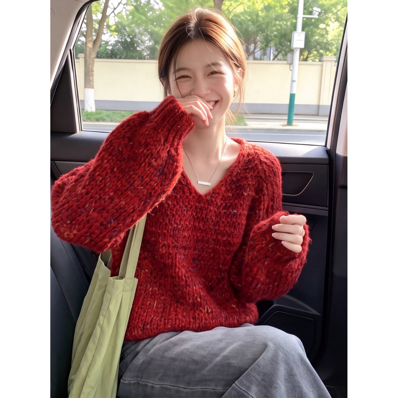 Lazy Style Red V-Neck Knitted Sweater for Women, New Autumn Style, Loose Fit, Slimming, Soft, Comfortable, Versatile Knitted Top Lazy Style Red V-Neck Knitted Sweater for Women, New Autumn Style, Loose Fit, Slimming, Soft, Comfortable, Versatile Knitted Top