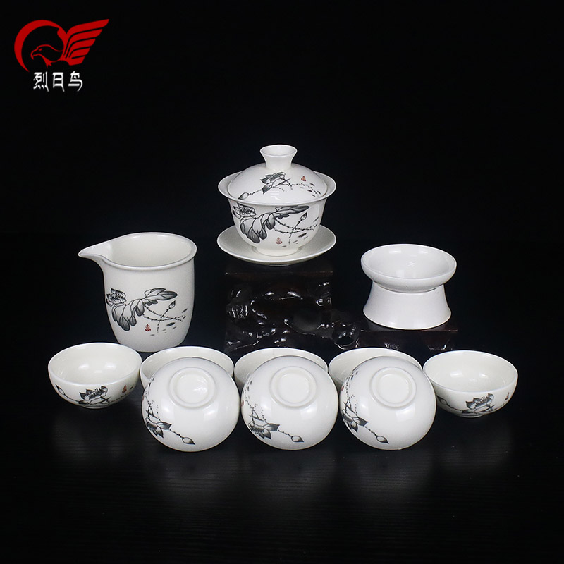 The Custom - made calving violet arenaceous kung fu tea set ceramic cups of a complete set of blue and white lotus white porcelain tea set gift box