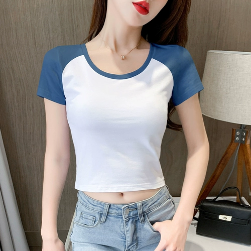 Белая короткая летняя приталенная футболка, высокая талия, облегающий крой