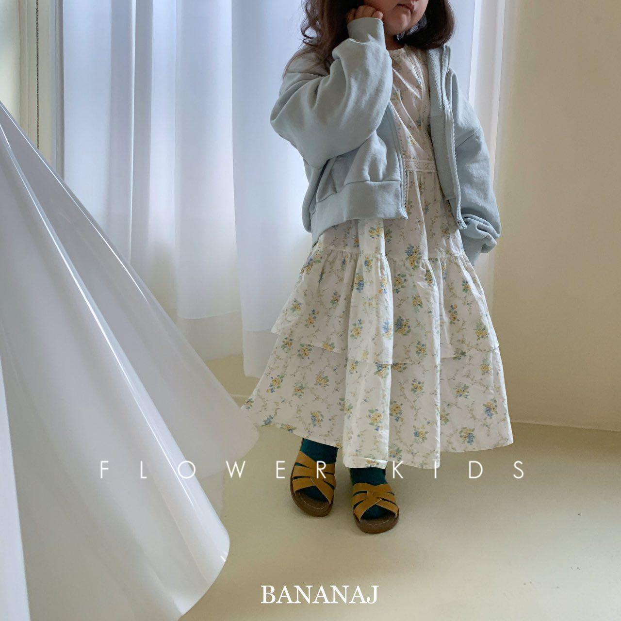 Flowers and children Little paved Korean children's clothing 22 Chunbananaj girl son Lace Parenting with Blossom Bliss Sleeve Foreign Dress