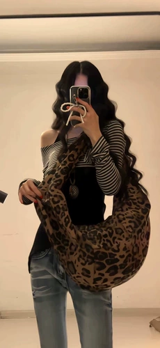 Rose Live2024 Новая леопардовая мода Универсальная мужчина и женщины складывания, церковь, глифные тела с глифом на плече