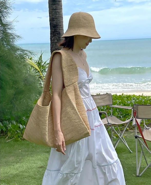 Summer New Style Tote Bag, High-End Raffia Woven Casual Women's Bag, Beach Vacation Style, Fashionable and Versatile Crossbody Bag