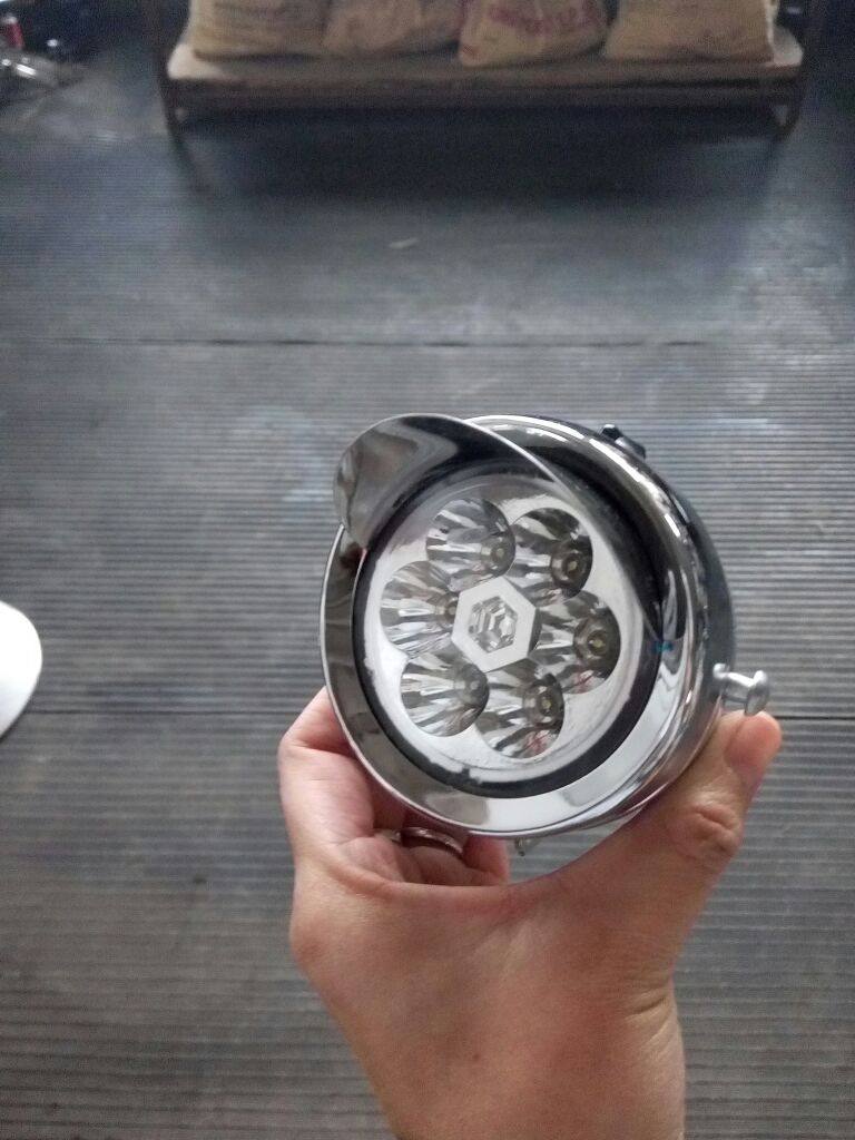 Lumière vélo - phare - Ref 2398328 Image 39