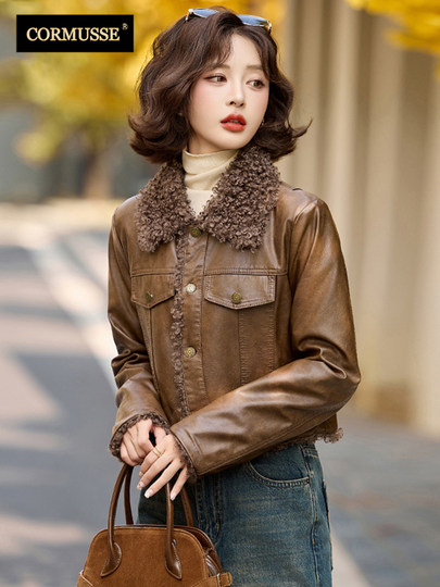 Cormusse fur one-piece short leather jacket for women 2025 winter new style plus velvet thickened retro leather jacket