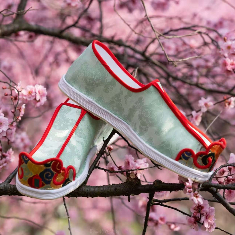 Fengyun Traditional Culture Jade Auspicious Cloud Woven Gold Ruyi Cloud Shoes Han Dynasty Shoes High-Quality Shoes Thousand-Layer Cloth Shoes Fengyun Traditional Culture Jade Auspicious Cloud Woven Gold Ruyi Cloud Shoes Han Dynasty Shoes High-Quality Shoes Thousand-Layer Cloth Shoes