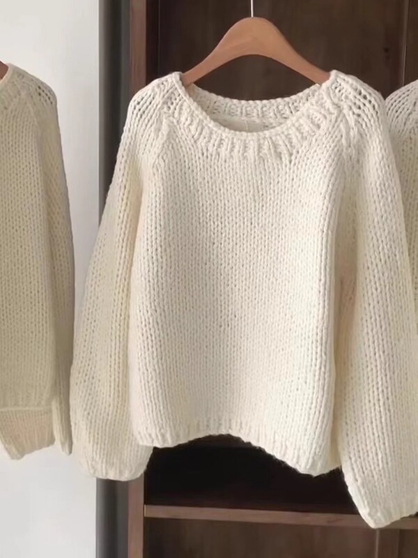 Autumn and Winter Hot-Selling Korean Style Lazy White Thick-Knit Sweater for Women with Round Neck Pullover Top