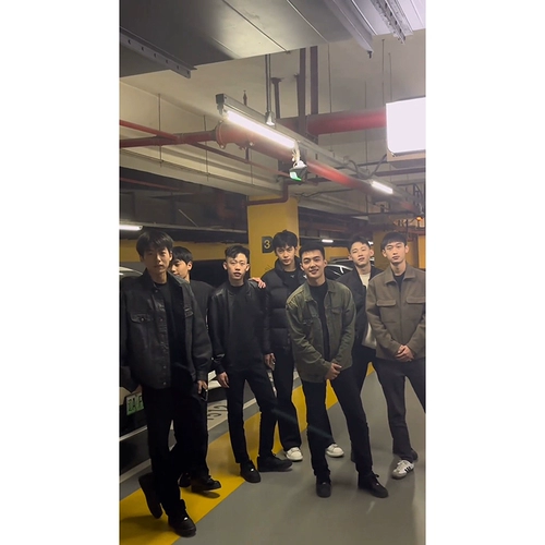 Черные джинсы, штаны, штаны-клёш, свободный прямой крой, стройный силуэт, в американском стиле