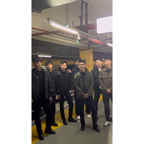 Черные джинсы, штаны, штаны-клёш, свободный прямой крой, стройный силуэт, в американском стиле