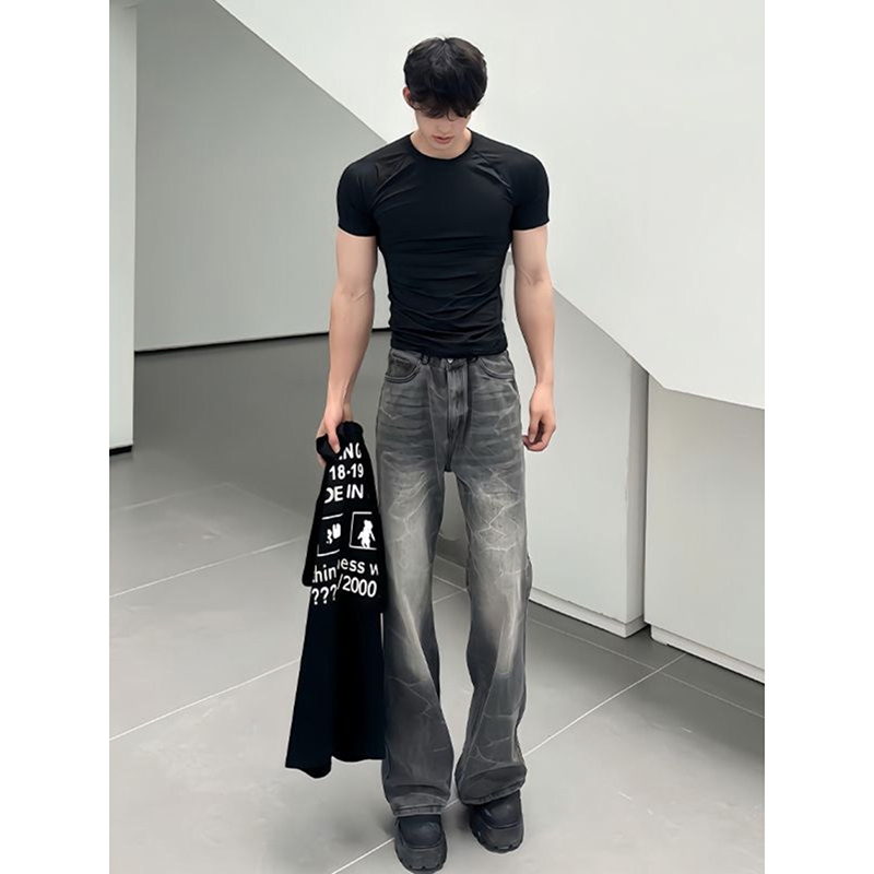 Black Slim-Fit T-Shirt for Men with Small Neckline, Short Sleeves for Fitness, Muscle-Enhancing, Cleanfit, Summer Half-Sleeve