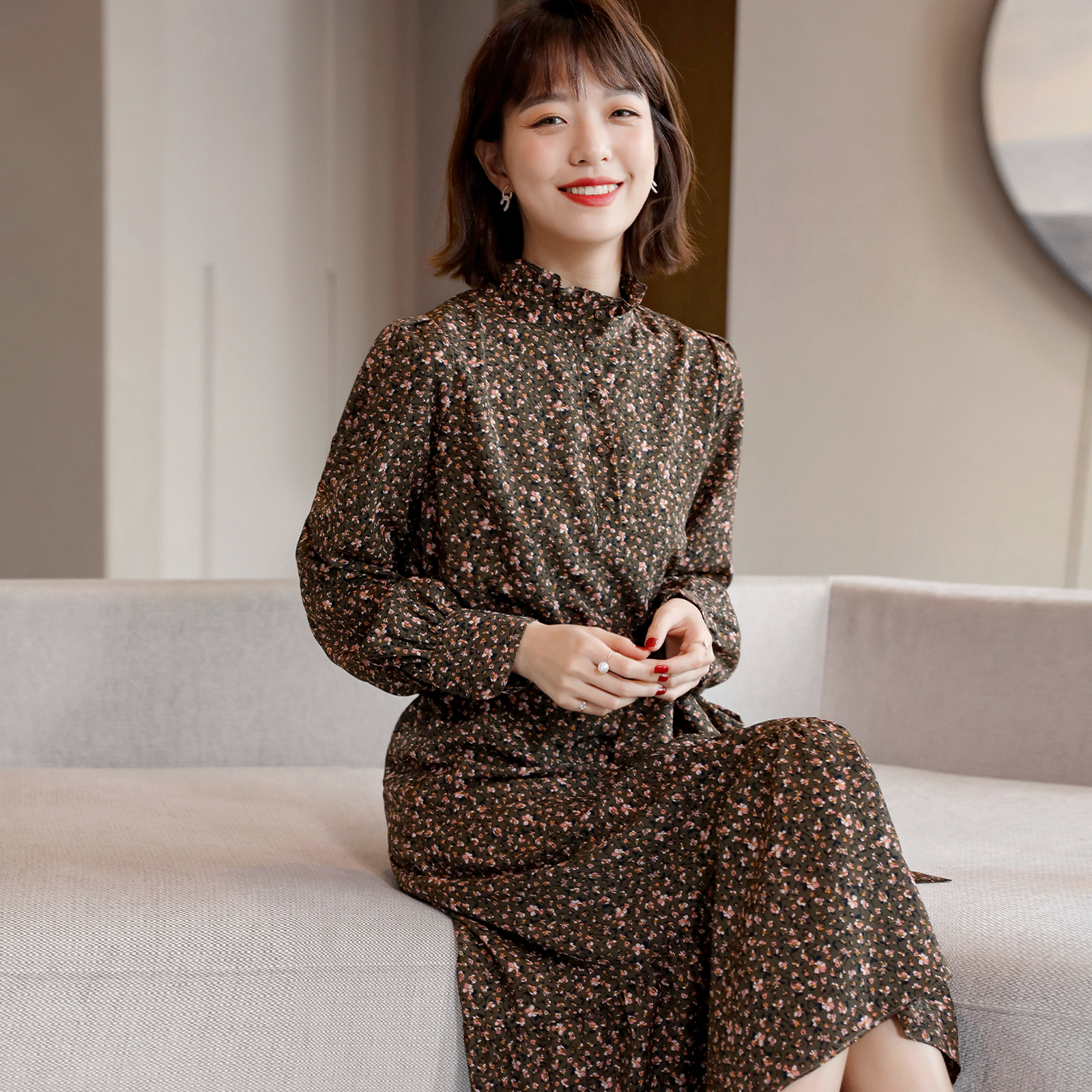 Fan-style café color plus suede snowspun foreign dress 2022 Spring and autumn new foreign pie Aging Lacing for a long dress in the waist