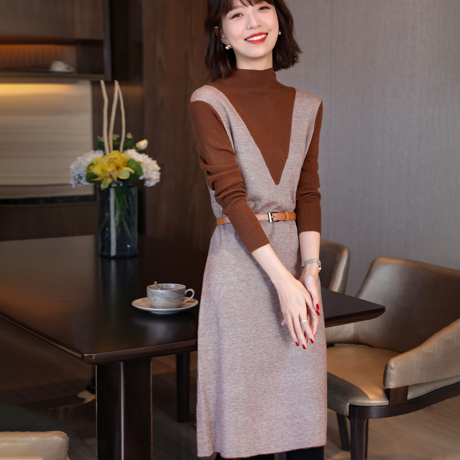Full of elegance, high-end knitted wool fake two-piece dress, autumn temperament, waist and thin, bottoming skirt