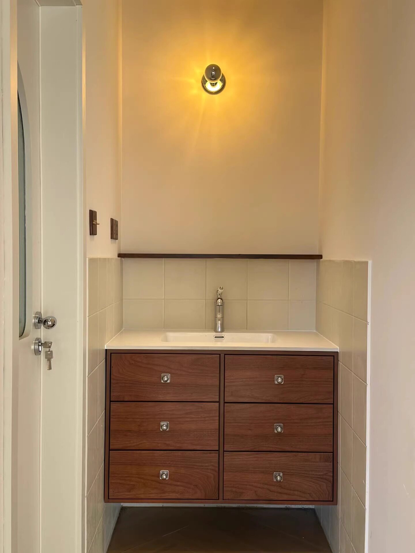 Middle and ancient wind solid wood bath cabinet combined ceramic integrated basin handwashing table retro baking varnish custom bathroom cabinet washstand-Taobao