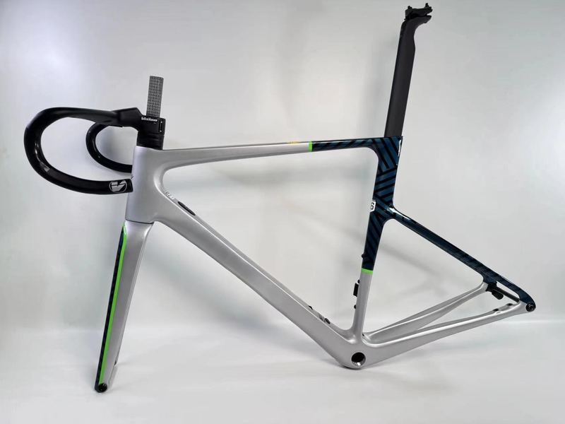 Full Internal Cable Routing, Full Carbon Fiber Road Frame, Carbon Fiber Integrated Ultra-Light Disc Brake Road Bicycle