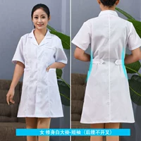 Белый халат, облегающий крой, короткий рукав