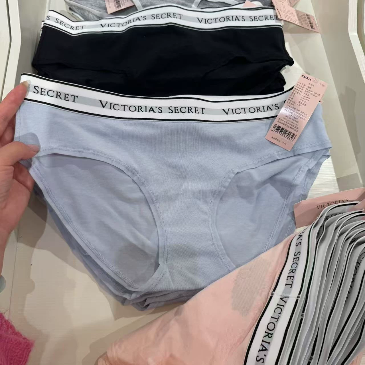 Comfortable pants, trousers, (Physicals), hip-accented