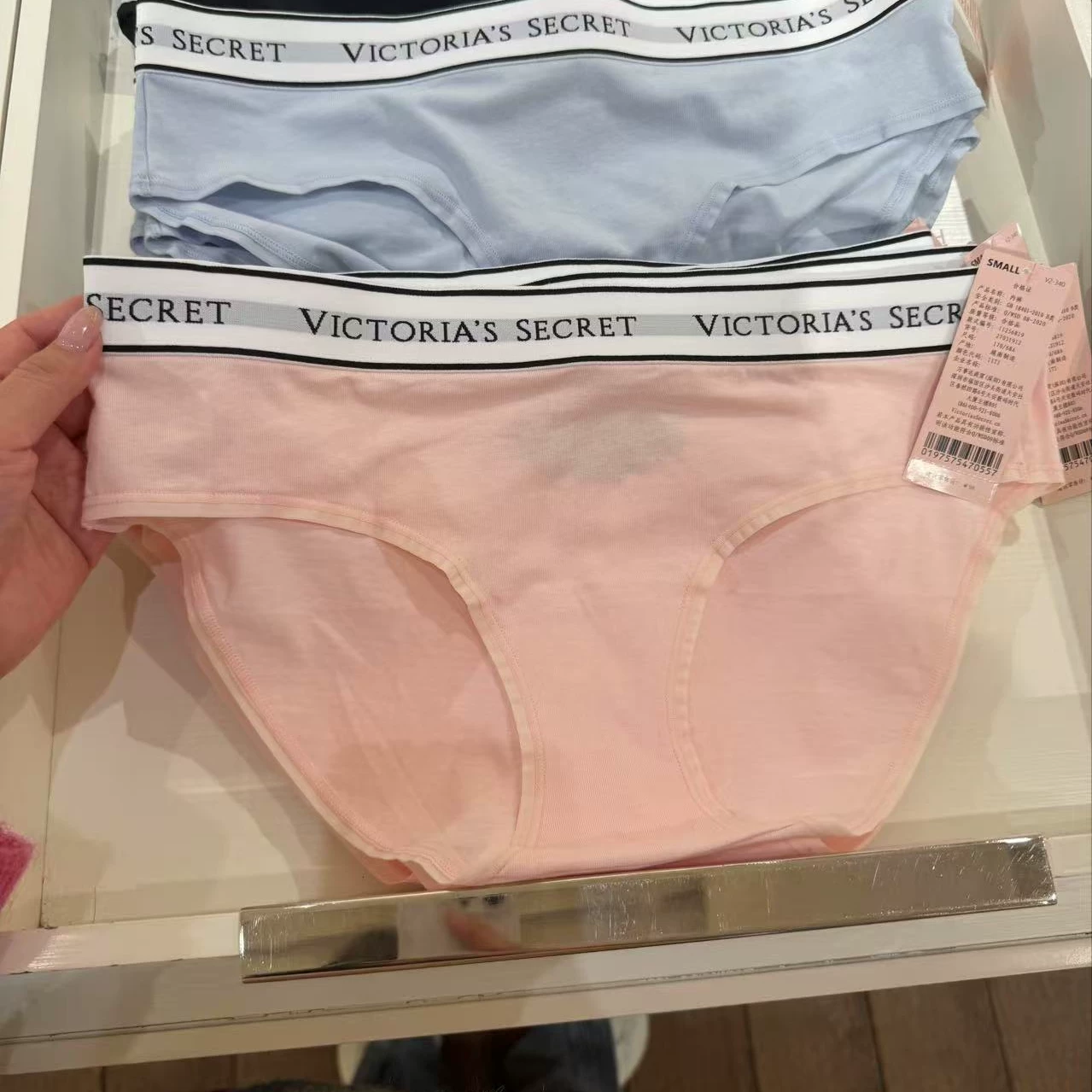 Comfortable pants, trousers, (Physicals), hip-accented