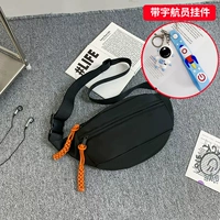 Сочетание черного и оранжевого цветов + космонавт