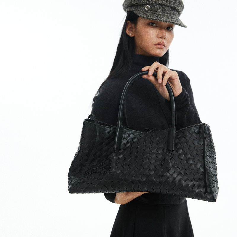 Relaxation King Classic Woven Bag Large Capacity Minimalist Versatile Handbag Underarm Bag