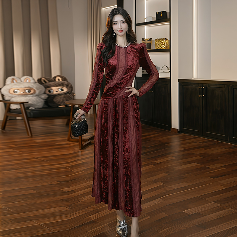 21931 New Style Wedding Dress with Hollow-Out Design in Burgundy Velvet, a Sophisticated Dress for Attending Important Occasions 21931 New Style Wedding Dress with Hollow-Out Design in Burgundy Velvet, a Sophisticated Dress for Attending Important Occasions