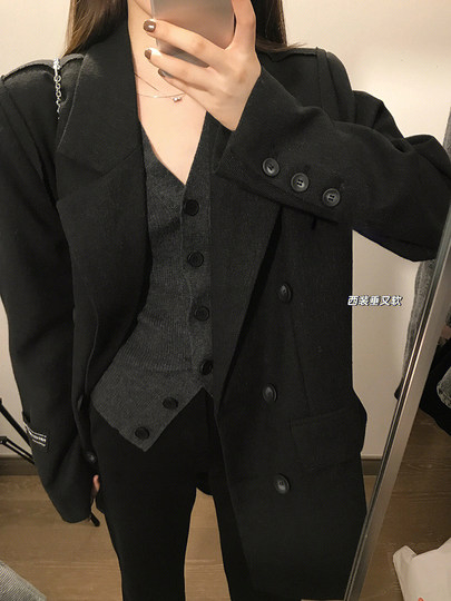 French-Style Blue V-Neck Hollow-Out Off-Shoulder Base Layer Sweater for Women, Autumn and Winter Knitwear, Slim-Fit Top