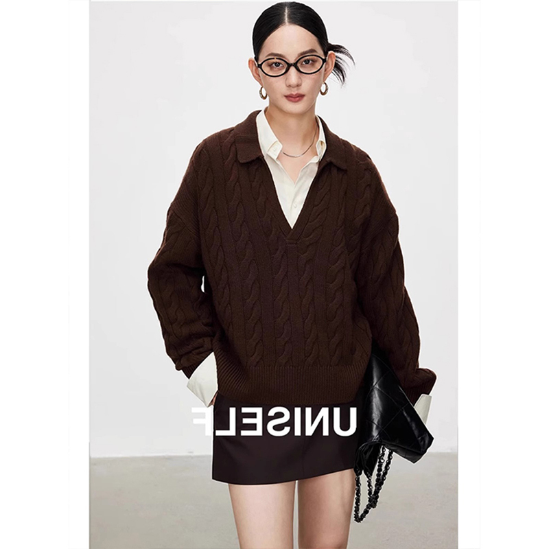 Old Money Style Lapel Brown Sweater for Women, Layered Top, Winter Design, Cable Knit Low V-Neck Pullover for Layering Old Money Style Lapel Brown Sweater for Women, Layered Top, Winter Design, Cable Knit Low V-Neck Pullover for Layering
