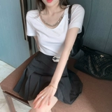 Летний универсальный комплект, приятная телу дизайнерская футболка с коротким рукавом, юбка, сезон 2021, тренд сезона, по фигуре