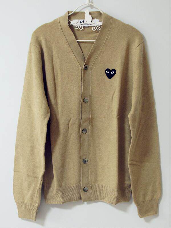 Japan Chuanjiu Pau Ling CDG Black Heart V Collar Sweater Sweater Sweater Sweatshirt Japanese Special Cabinet Beijing Spot