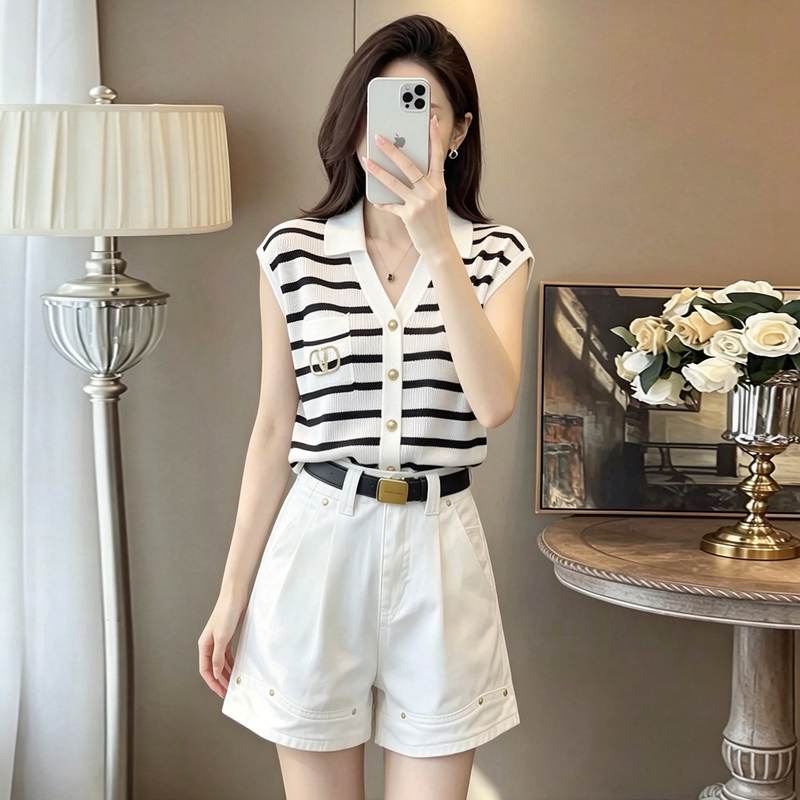 High-End European Brand Fashion Suit for Women, Summer Slimming Ice Silk Striped Short-Sleeved High-Waisted Shorts Casual Two-Piece Set