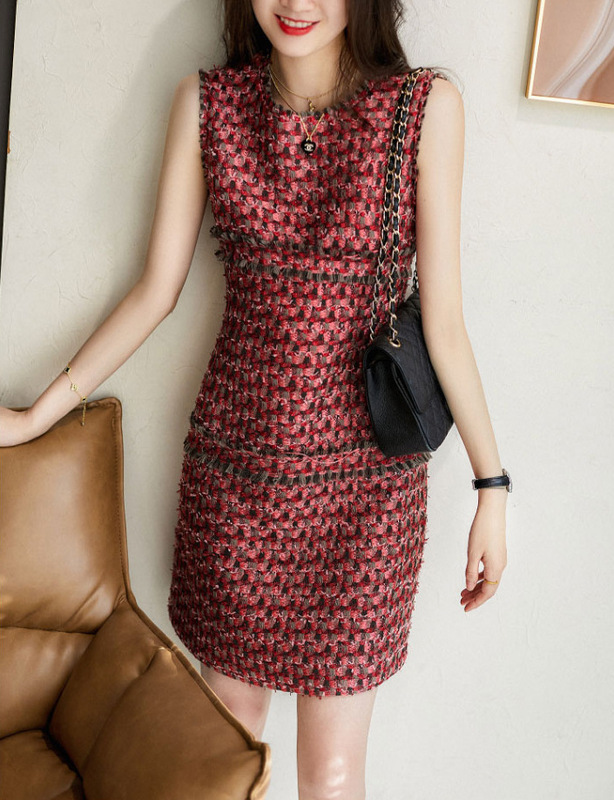 French-Style High-End Tweed Dress with a Chanel-Inspired Elegant Vibe, Featuring Raw Edges and Tassels, with Wool Blend Vest-Style Skirt