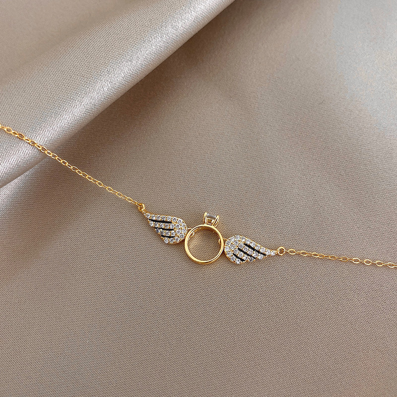 Outlet discount store withdrawing cabinets and clearing warehouses to pick up leakage opal Moissanite color gold necklace pendant women's summer accessories